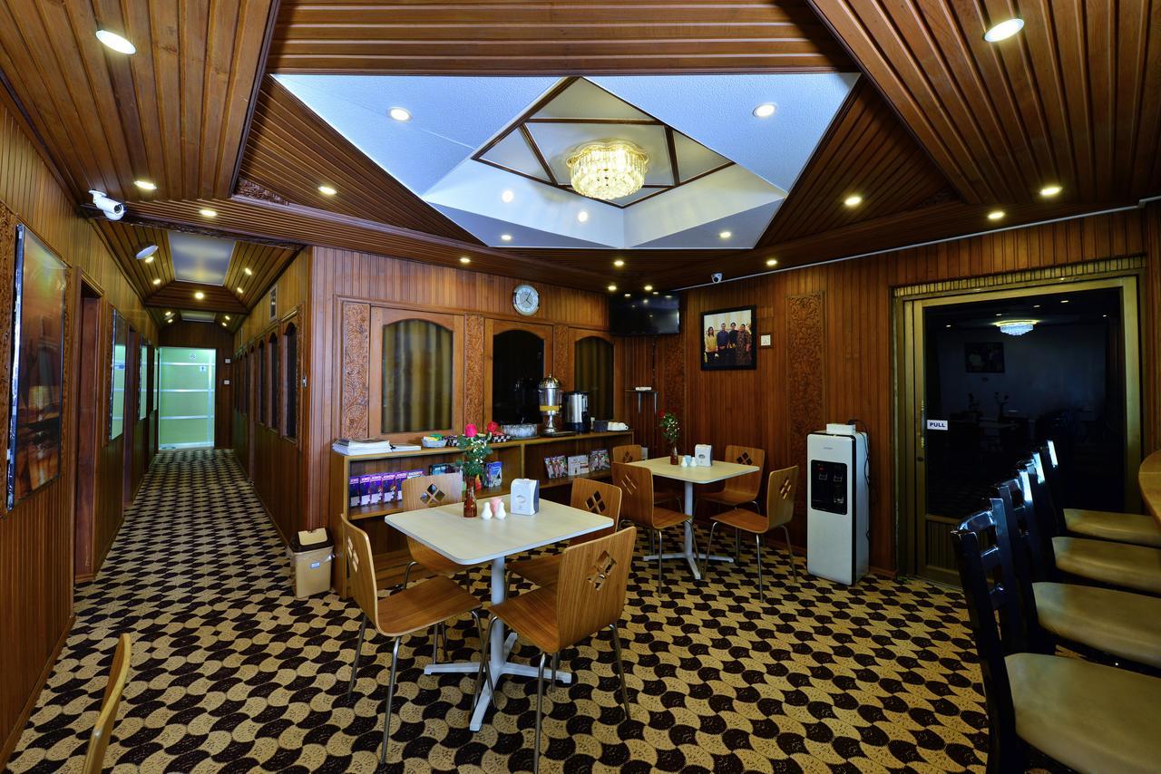 Backpacker Hostel (Adults Only) Rangoon Eksteriør billede