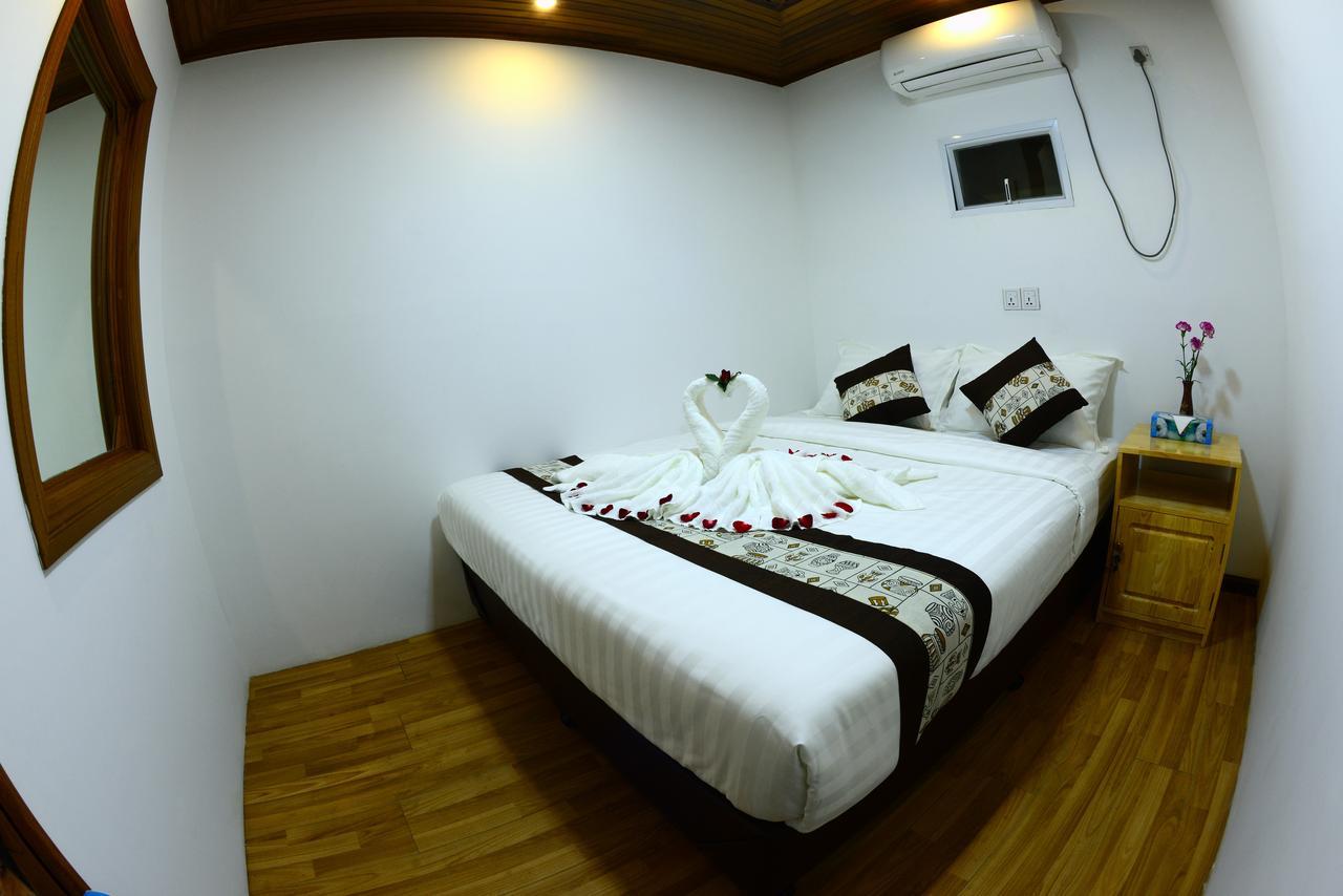 Backpacker Hostel (Adults Only) Rangoon Eksteriør billede