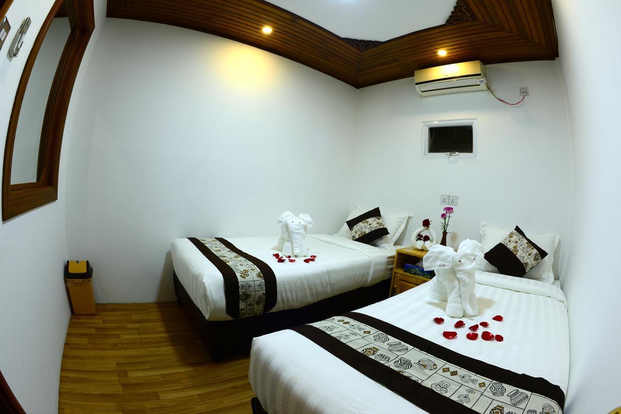 Backpacker Hostel (Adults Only) Rangoon Eksteriør billede
