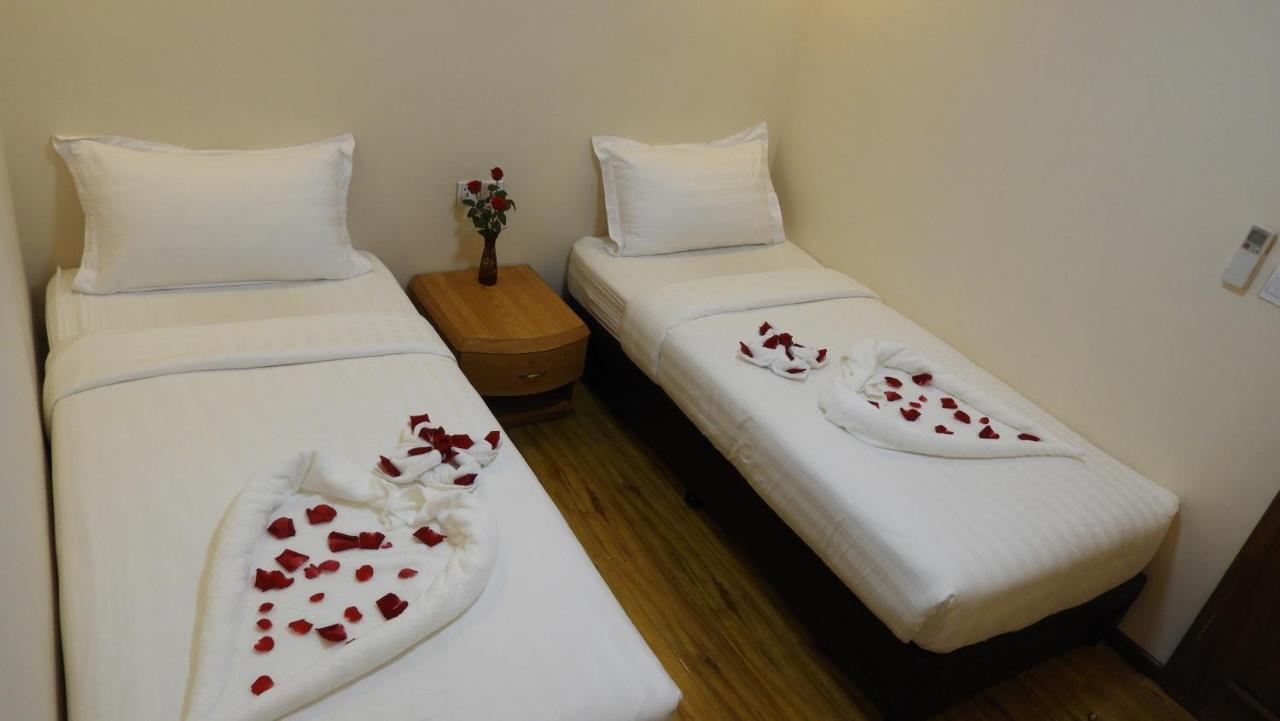 Backpacker Hostel (Adults Only) Rangoon Eksteriør billede