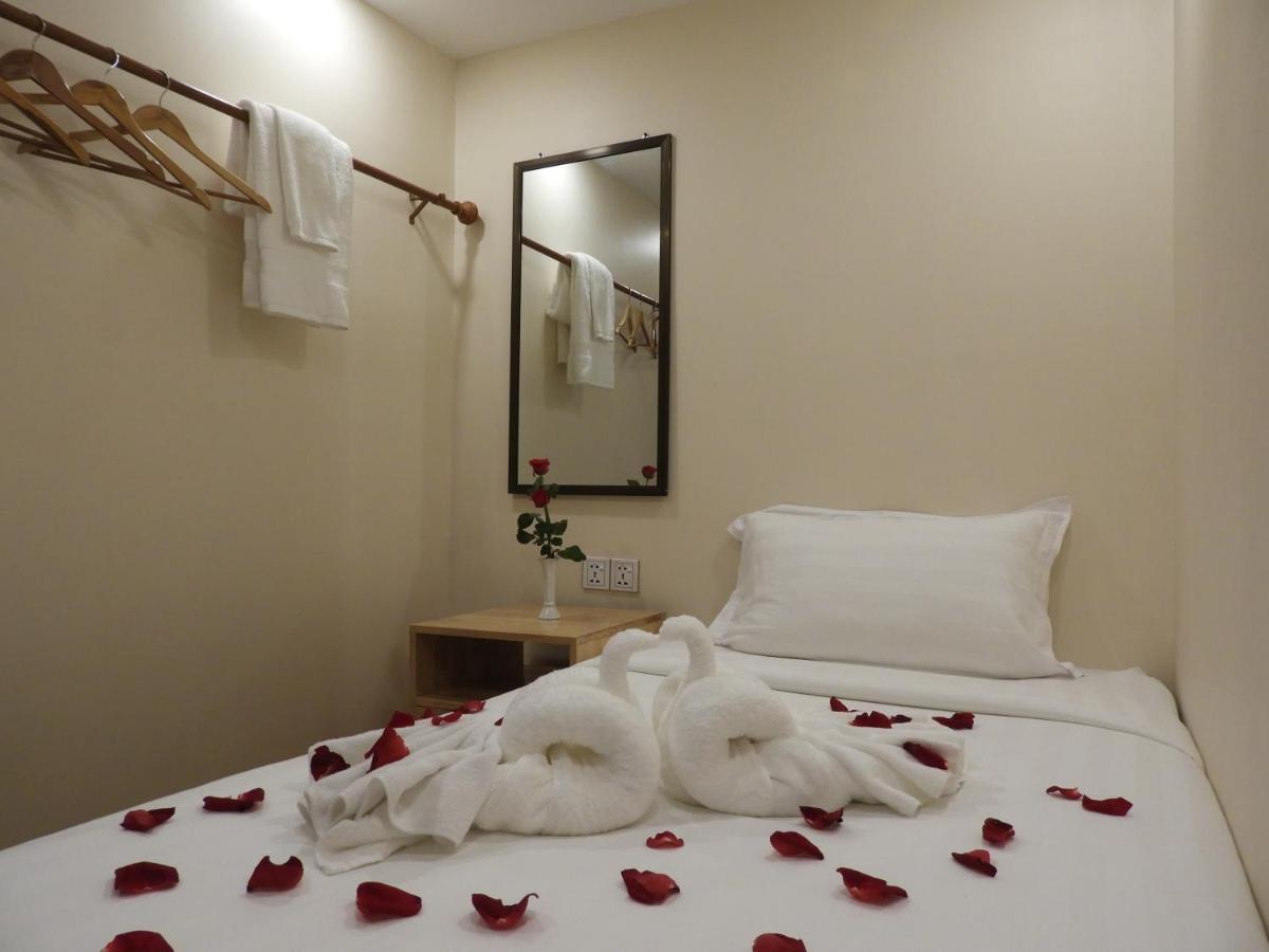 Backpacker Hostel (Adults Only) Rangoon Eksteriør billede